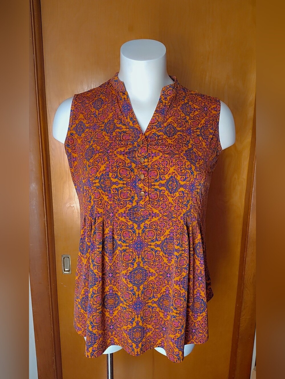 Sleeveless V-Neck Paisley Print Women's Top in Orange and Purple - Picture 4 of 8